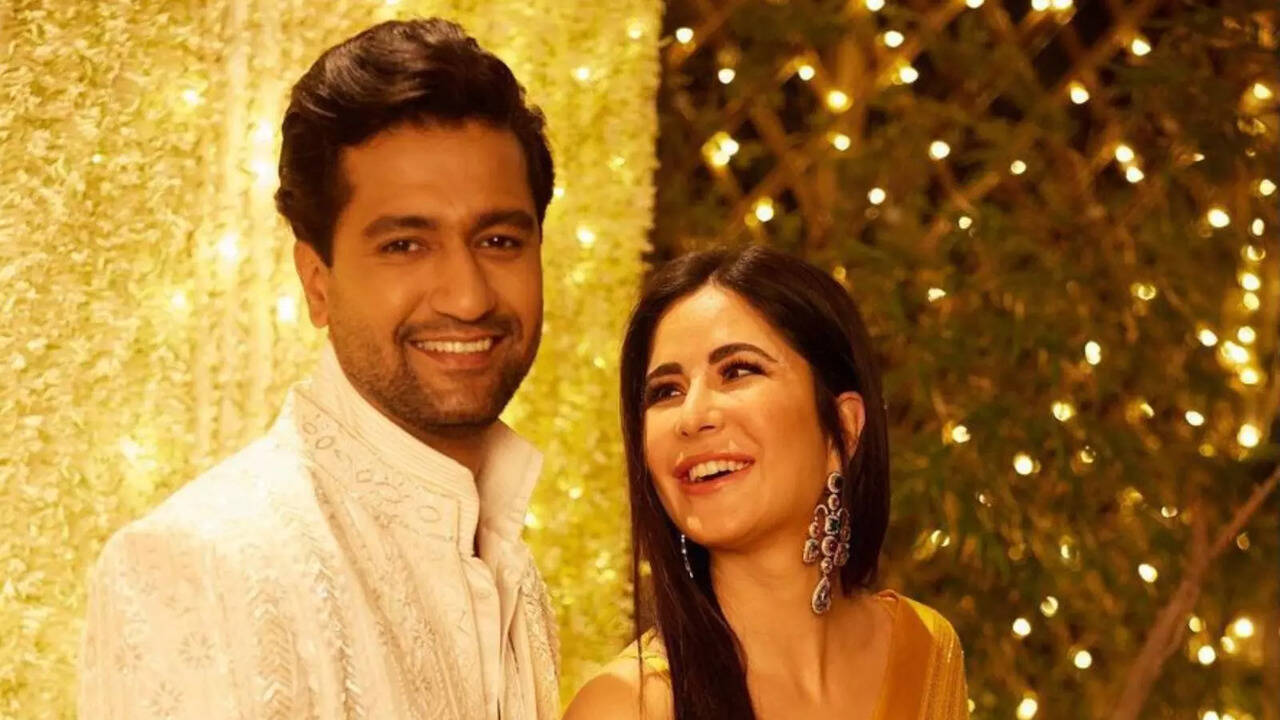 Vicky Kaushal Shields Katrina Kaif At Airport, Urges Fans To Give Space. Watch Video