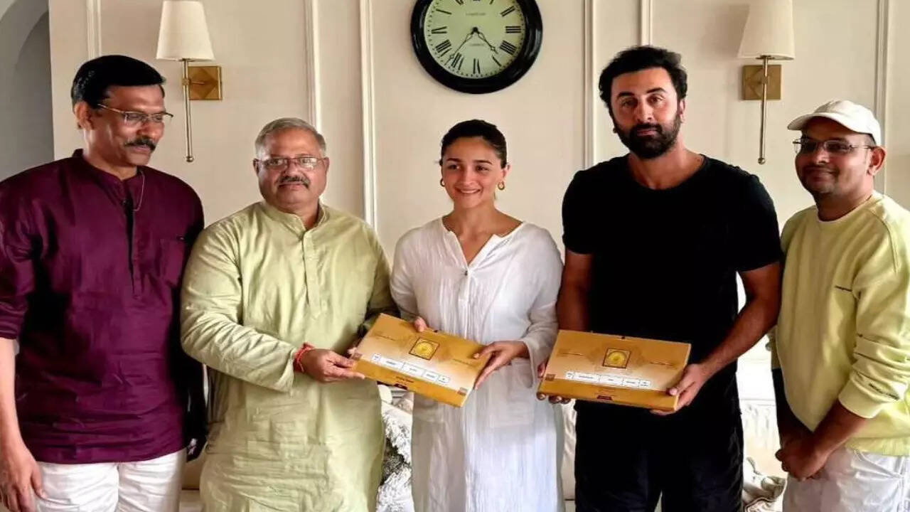 Ranbir Kapoor-Alia Bhatt receive ram mandir invitation