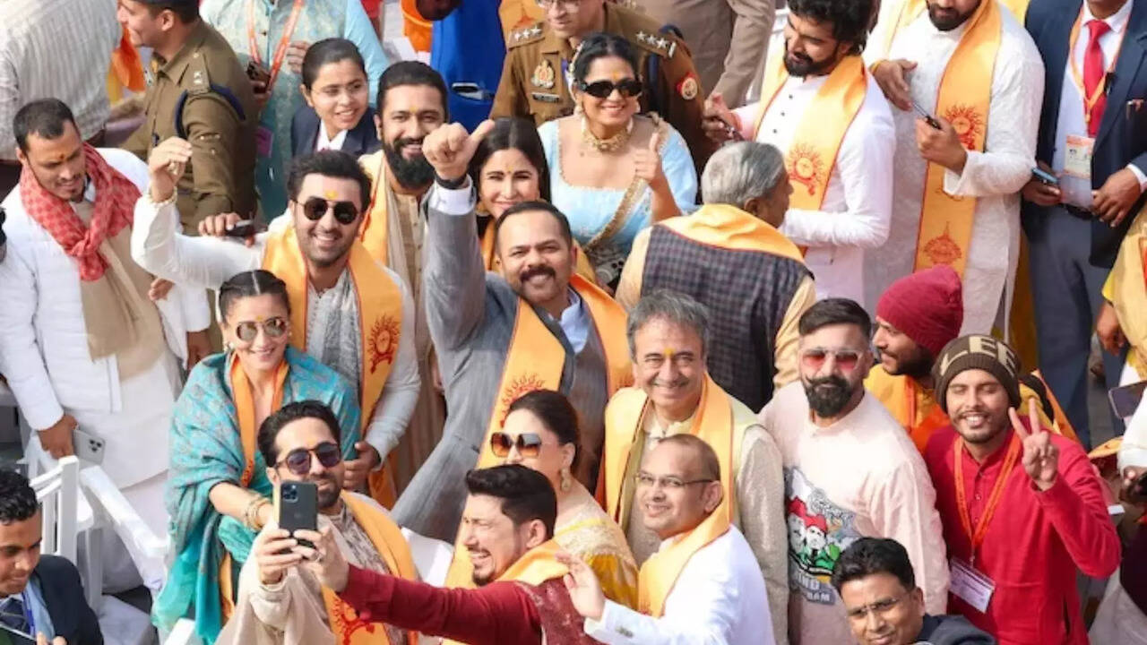 Viral Selfie Of Celebs From Ram Mandir Goes Viral