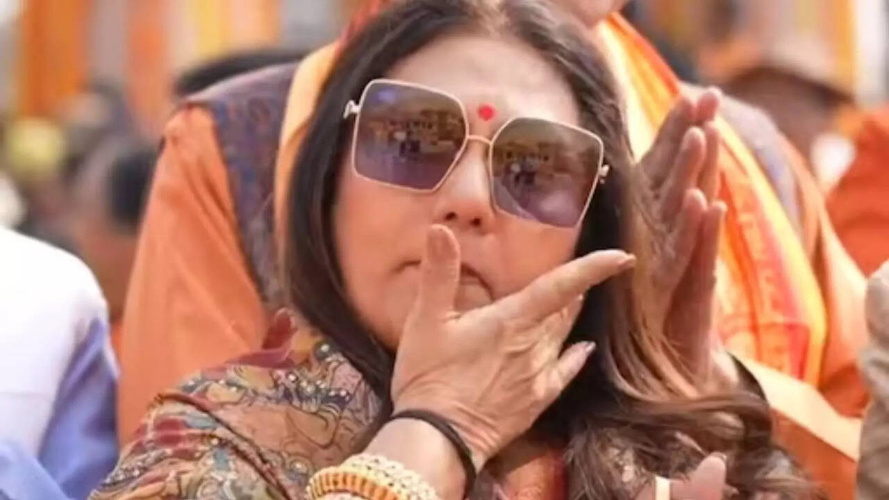 Ramayan Fame Dipika Chikhlia Breaks Down In Tears During Ram Mandir Pran Pratishtha Ceremony - WATCH