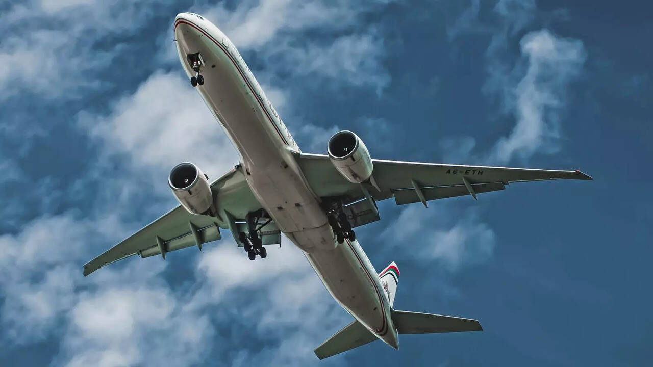 ​Bizarre!; Man Walks On Airplane Wing On Aeromexico Airlines