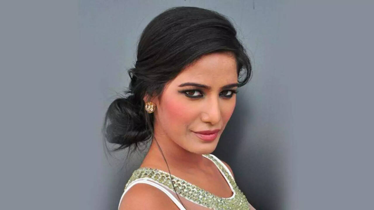 Poonam Pandey Dies Due To Cervical Cancer, Manager Confirms