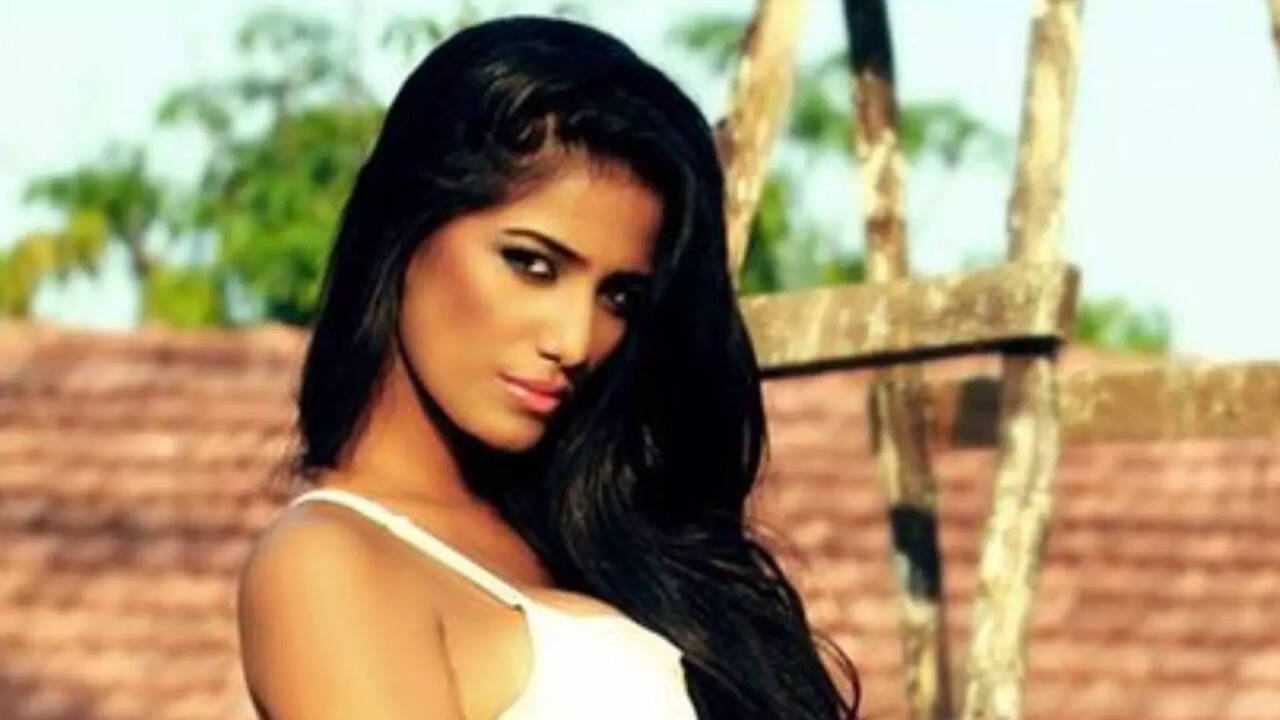 When Poonam Pandey STRIPED NUDE For Kolkata Knight Riders After IPL Win