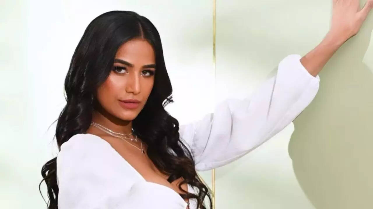 Poonam Pandey's Agency Issues Apology, Reveals Motive Behind Death Hoax: Driven By Singular Mission