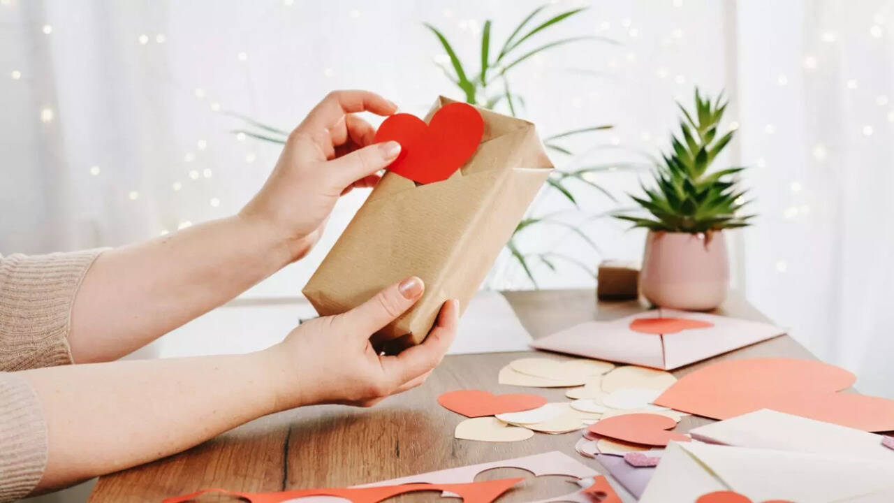 10 Most Romantic Valentine's Day DIY Gifts For Your Partner | Zoom TV