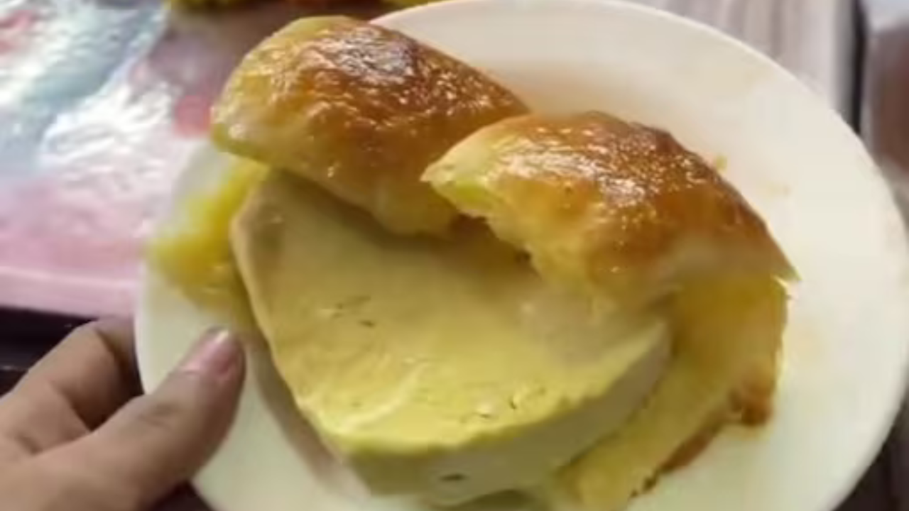 Bizarre Buttered Pav and Kulfi Combo Sparks Internet Outrage in Viral Video