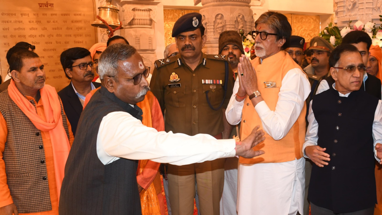 Amitabh Bachchan Offers Prayers At Ayodhya's Ram Mandir Days After Grand Inauguration (Image Credit: ANI)