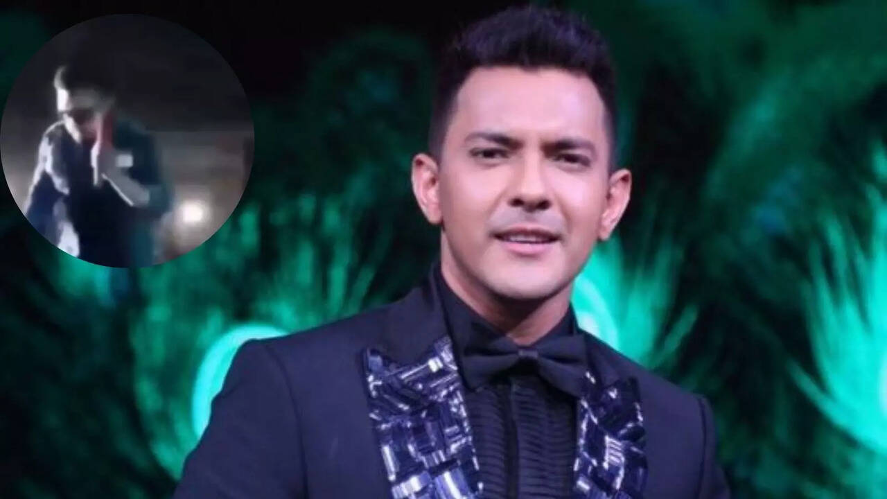 'Itna Ghamand'! Aditya Narayan Hits Fan With Mic And Throws Away Phone At Bhilai Concert, Netizens Roast Him