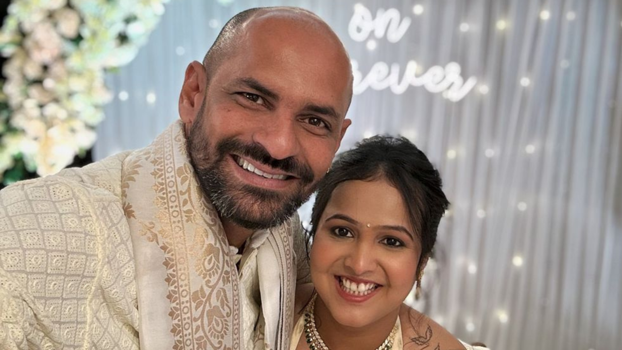 Satyaprem Ki Katha Director Sameer Vidwans  Marries Assistant Juilee Sonalkar In A Marathi Ceremony