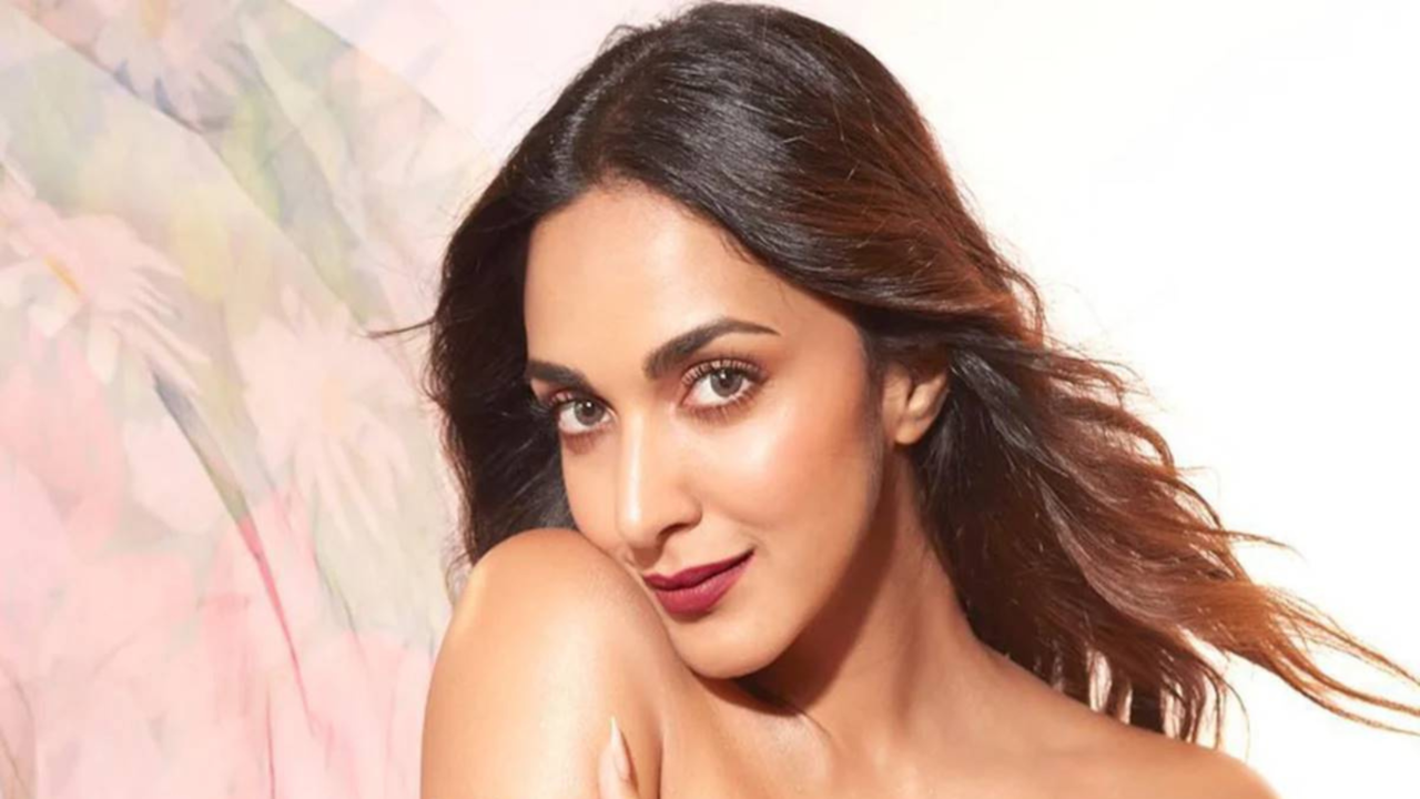 Farhan Akhtar Introduces Kiara Advani As Don 3 Female Lead Opposite Ranveer Singh - WATCH