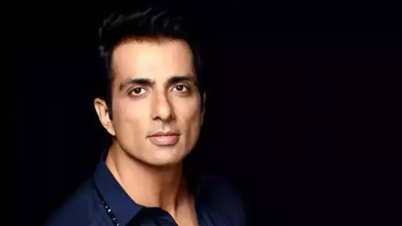 An unknown person pays the entire bill of Sonu Sood in Dubai: 'Thank You For All...'