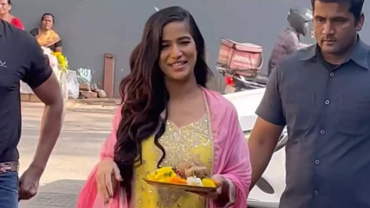 Poonam Pandey Made First Public Appearance After Her Fake Death Stunt Netizens Call Her 'Undertaker Ki Behen'