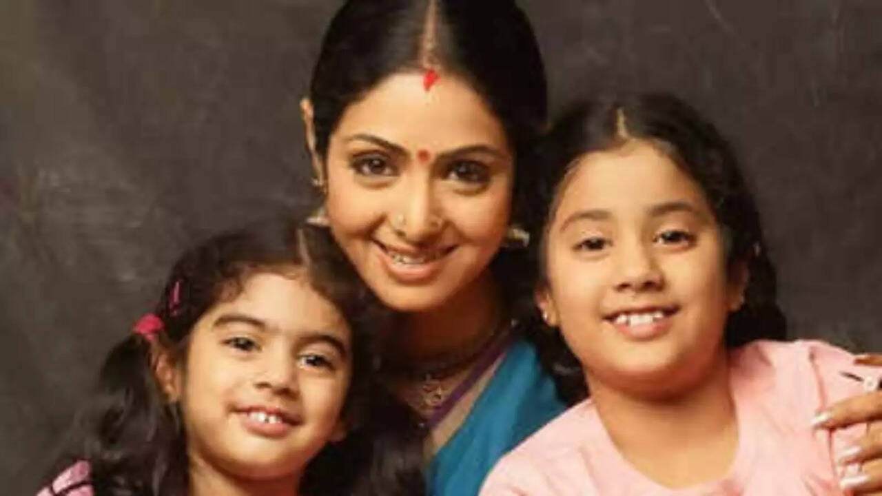 Khushi Kapoor Honors Sridevi on Death Anniversary Through Touching Tribute and Nostalgic Snapshot