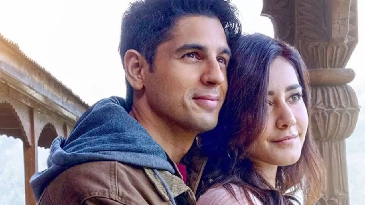 Sidharth Malhotra Romances Raashii Khanna In Yodha's New Song Zindagi Tere Naam