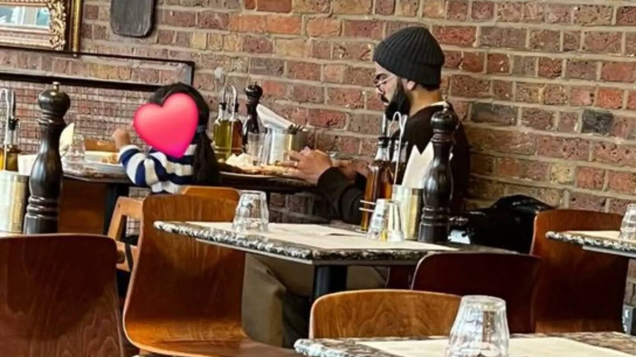 Daddy Virat Kohli SPOTTED With Little Daughter Vamika At London Eatery And It's Best Thing On Internet Today - PIC