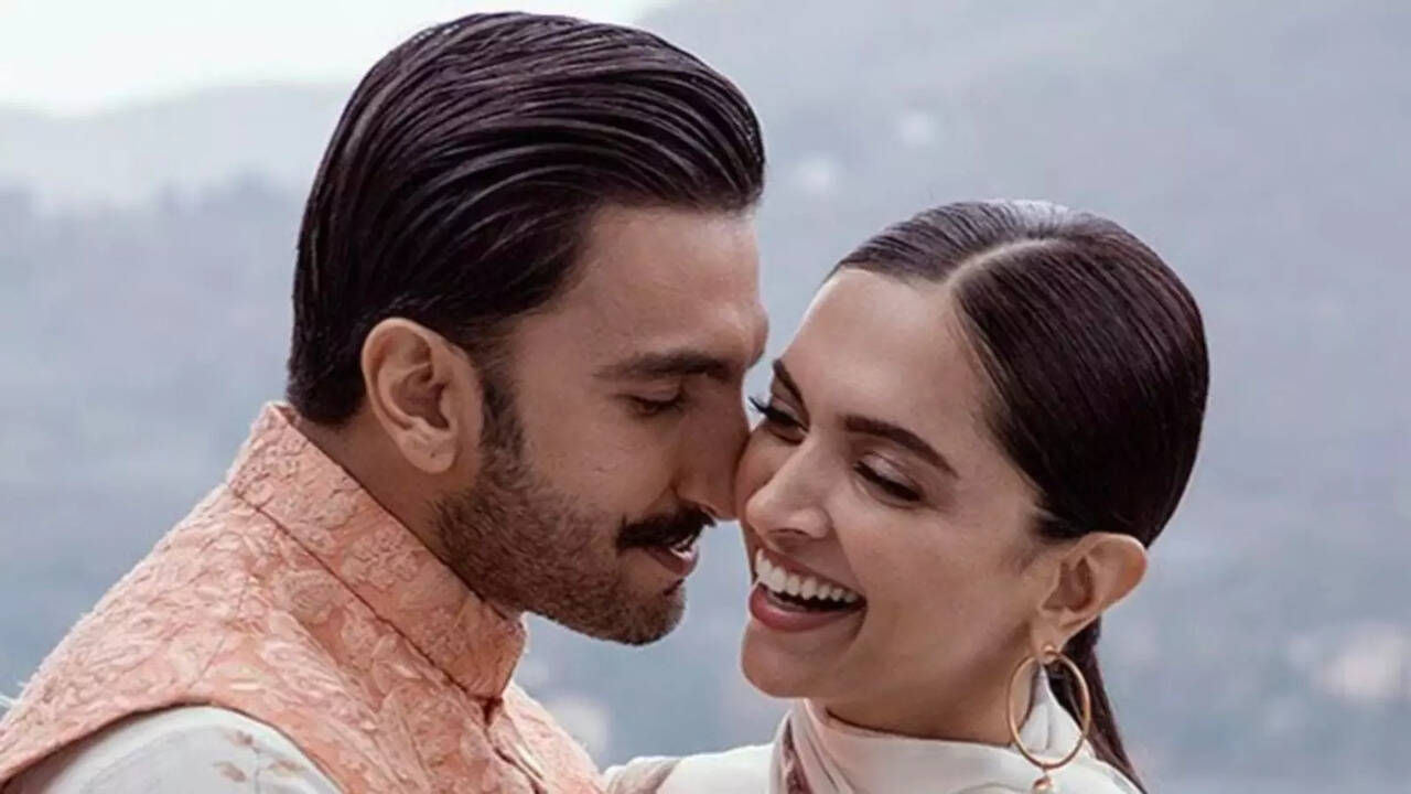 Deepika Padukone, Ranveer Singh Announces Pregnancy: Priyanka Chopra, Sonam Kapoor And Others Congratulate The Couple