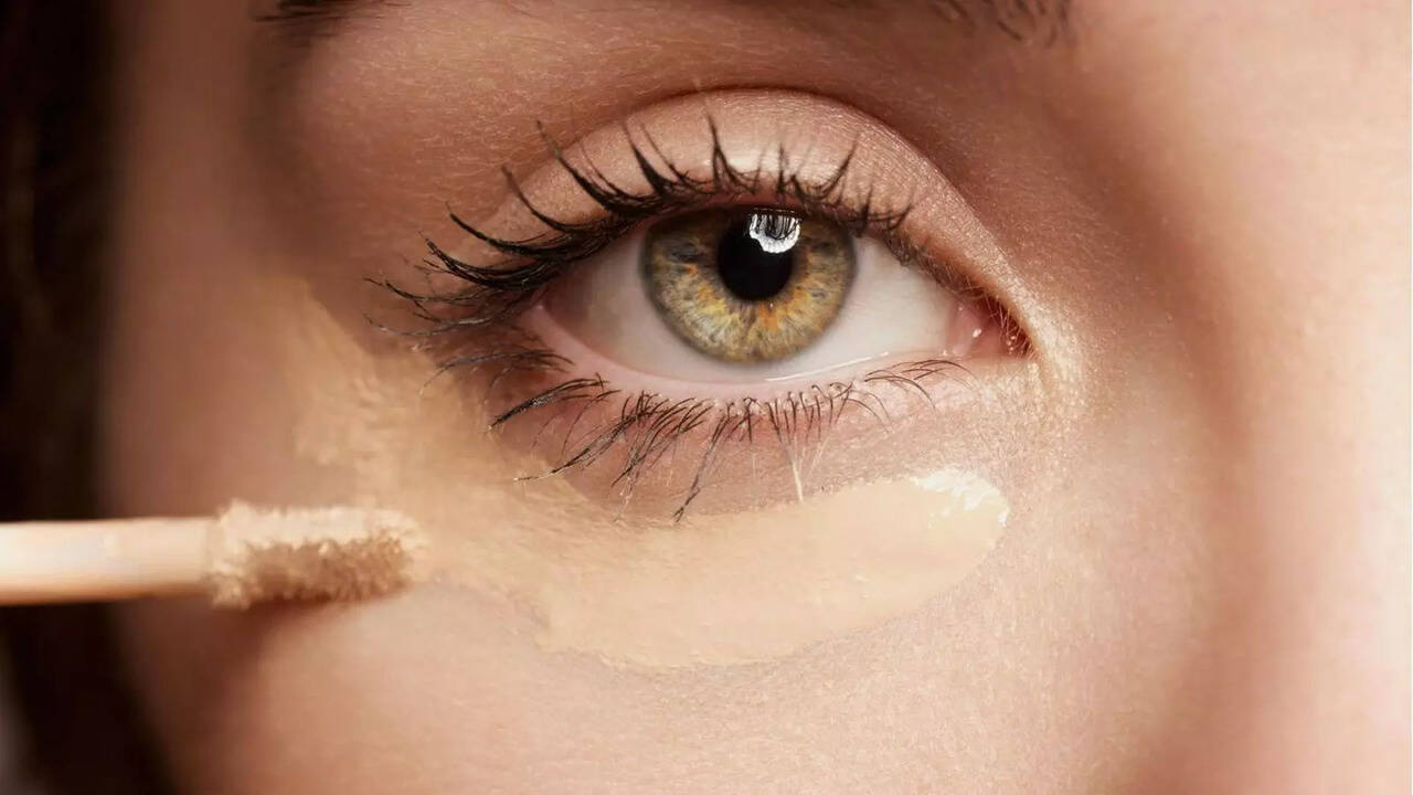 8 Tips To Prevent Your Concealer From Cracking