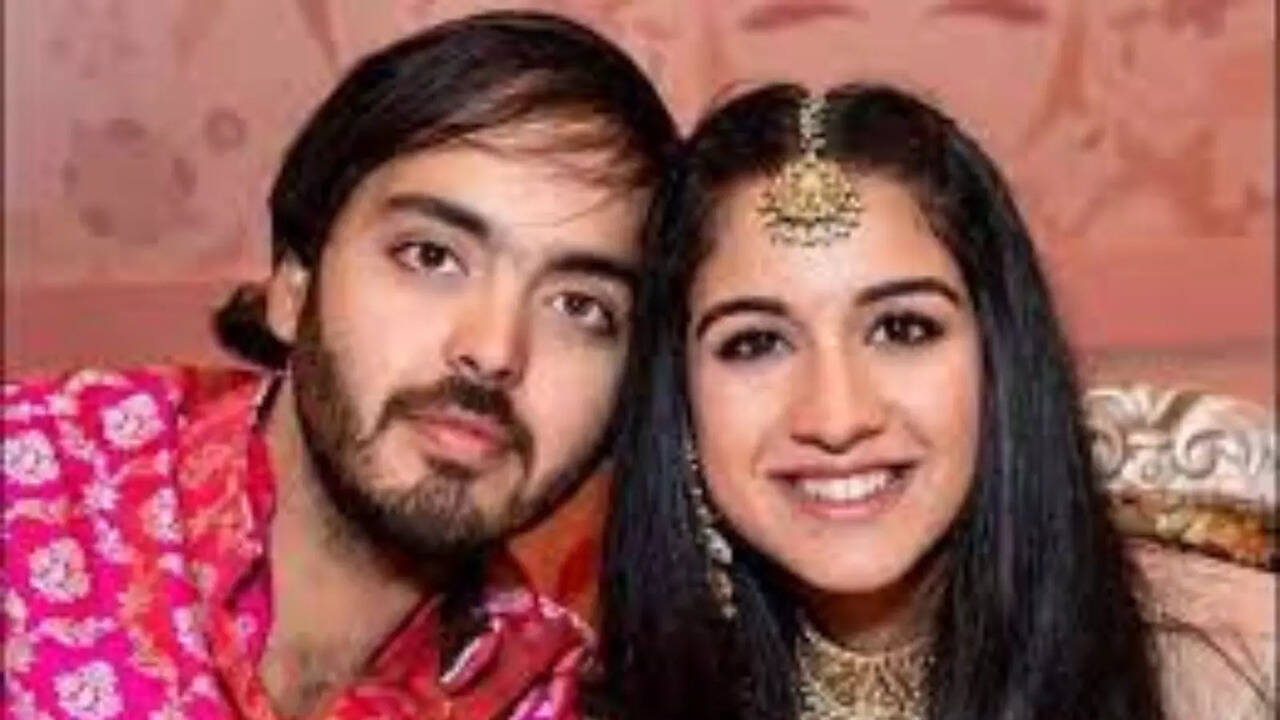 ​Pre Wedding Day 2, Anant Ambani Radhika Merchant Dance to Aaj Kal Tere Mere Pyar Ke Charche