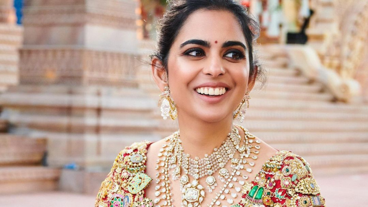 Isha Ambani Wears Blouse Made Of Diamonds And  Rubies At Brother Anant Ambani's Pre-Wedding Bash