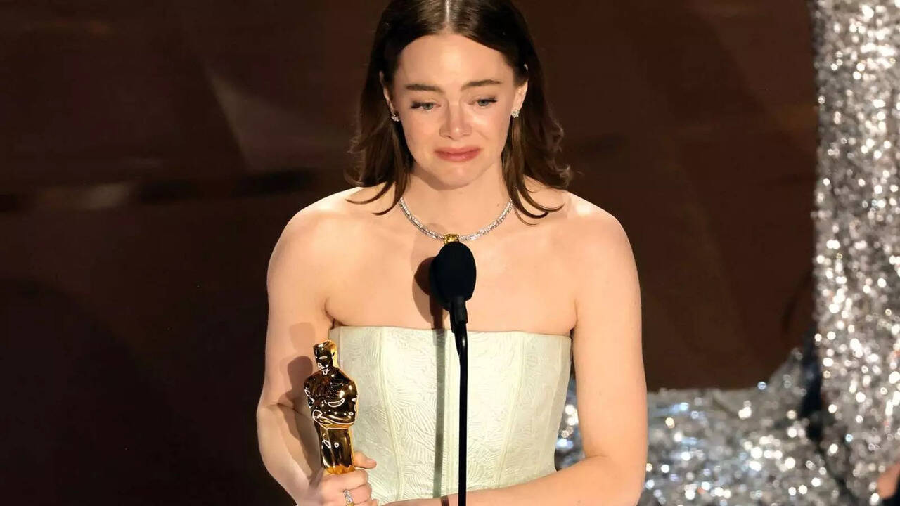 Oscars 2024:  Emma Stone Handles Dress Malfunction Gracefully During Best Actress Oscar Acceptance 'My Dress Is Broken'