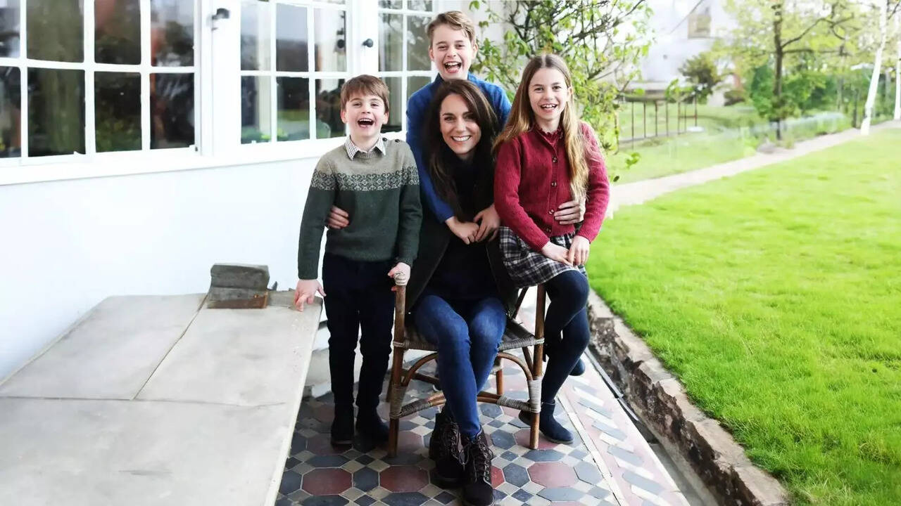 Kate Middleton Issues Public Apology For Edited Mother's Day Pic