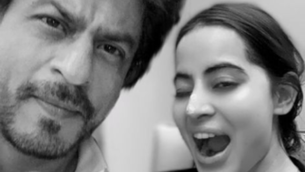 Did Shah Rukh Khan, Urfi Javed REALLY Pose Together? Here's The Truth