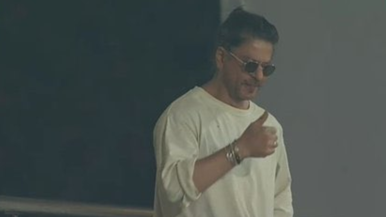 ​IPL 2024: Shah Rukh Khan Cheers For His Team KKR In Their 1st Match Against SRH In Eden Gardens (Image Credit: ​X)