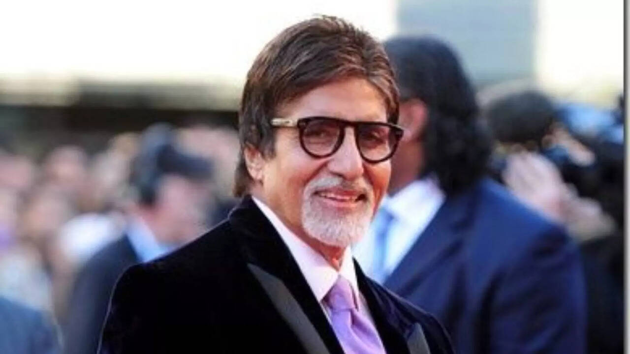 Amitabh Bachchan Takes New Coastal Road In Mumbai And Calls It 'Marvel' But Fans Go 'Adhboodh' - WATCH