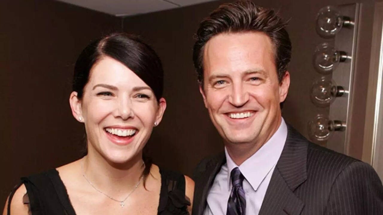 Matthew Perry Sent THIS As His Last Gift To Lauren Graham