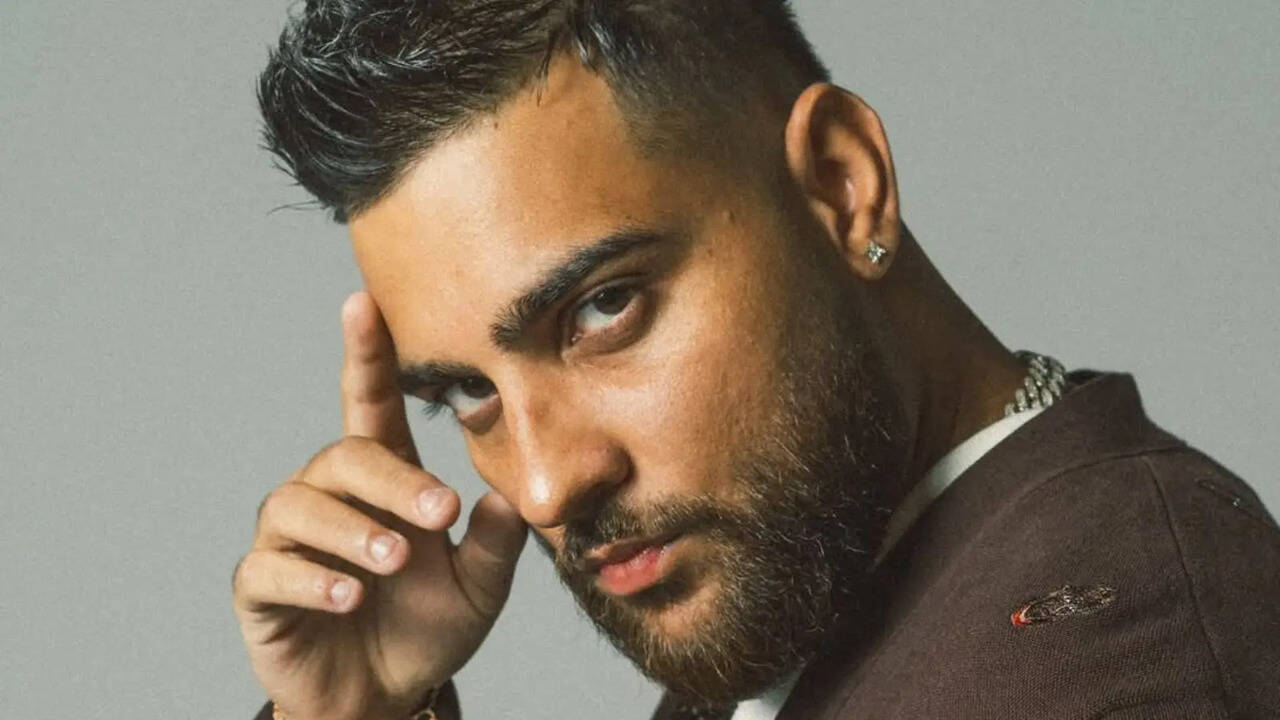 Karan Aujla's London Concert: Tauba Tauba Singer Breaks Silence Over Fan Throwing Shoe At Him