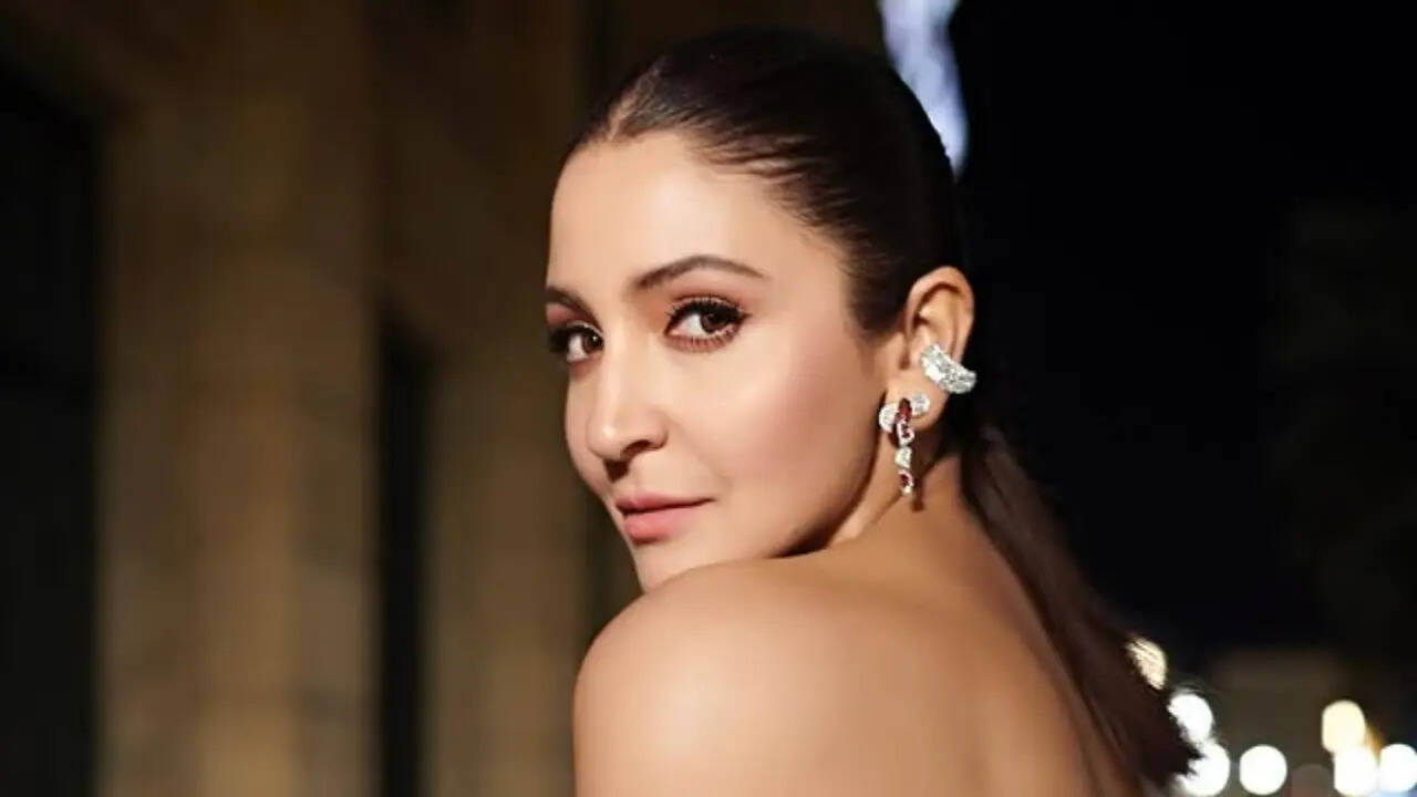 Anushka Sharma Seems 'Arrogant,' Say Netizens After Her NEW Viral Video. Fans Defend Actress