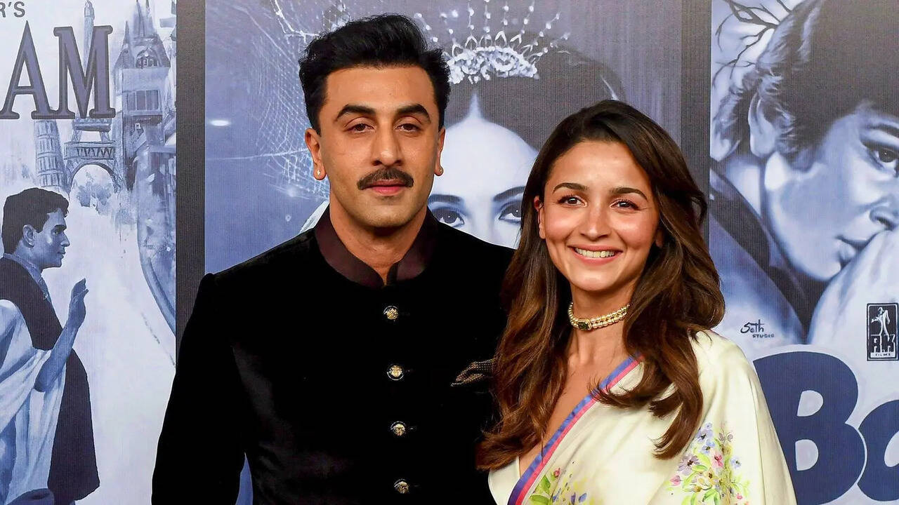 Ranbir Kapoor and Alia Bhatt's New Residence Is Complete; Leading Actress  Tours ₹250 Crore Bungalow Accompanied by Her Mother-in-Law | Zoom TV