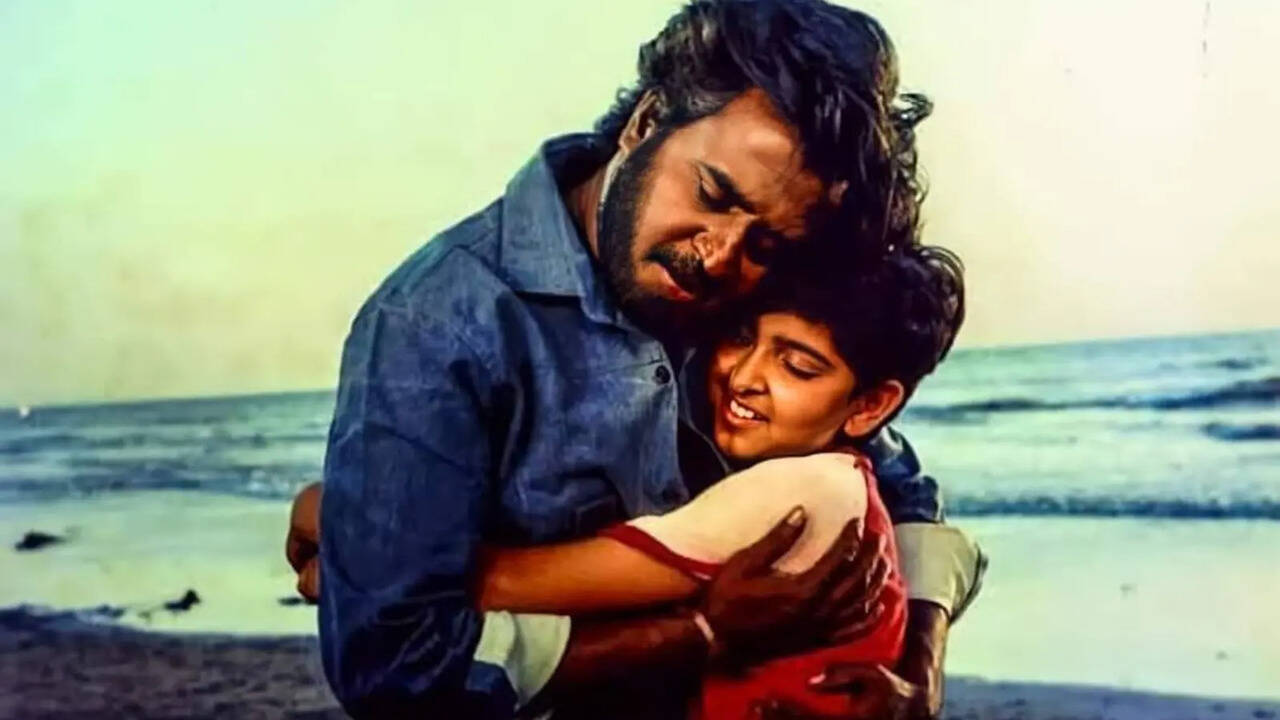 hrithik-roshan-wishes-rajinikanth-50-years-film-industry