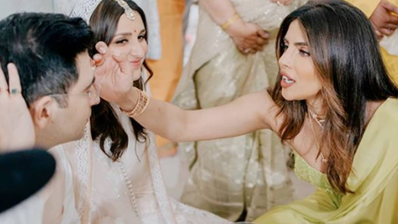 Sophie rain mostrando o cu