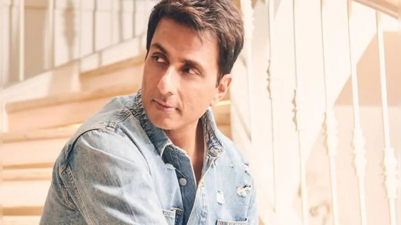 sonu-sood-aid-flood-hit-punjab-villages