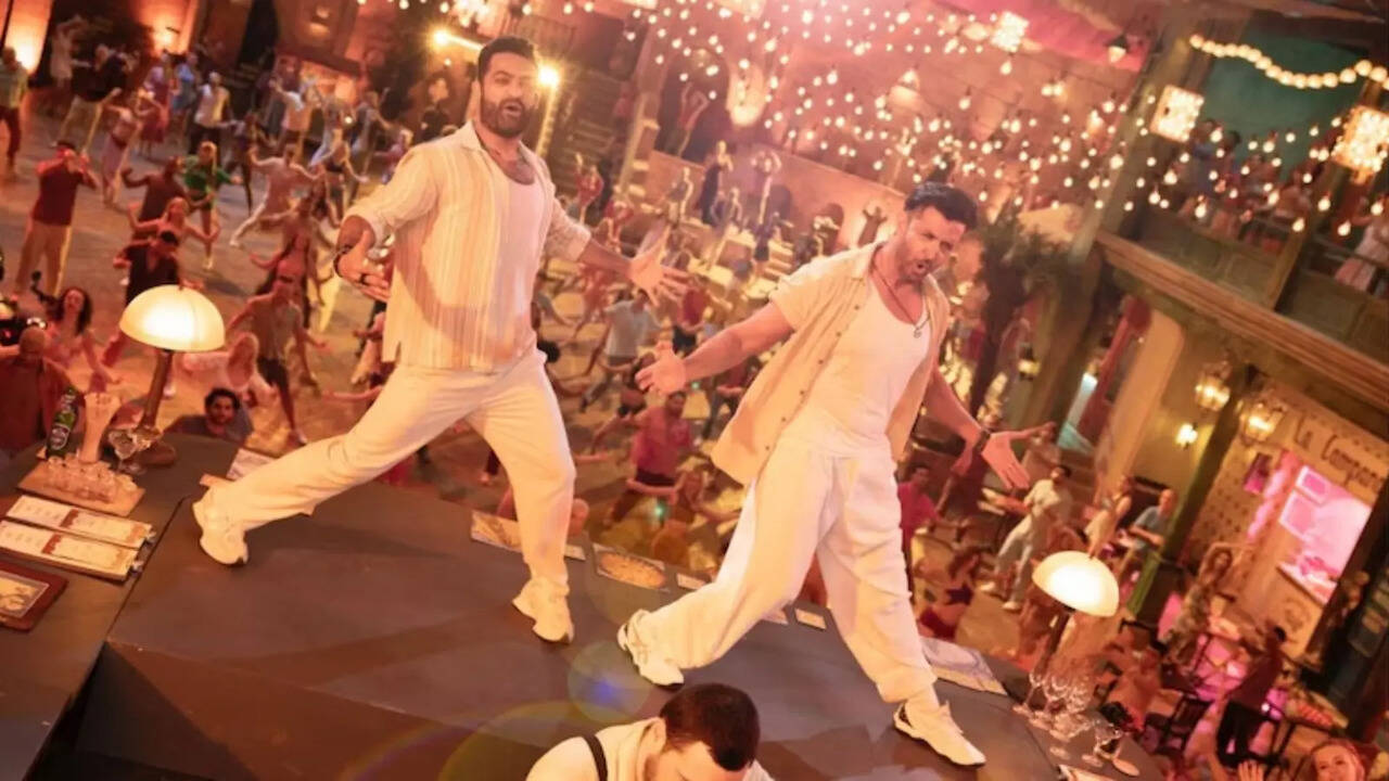 war-2-hrithik-roshan-jr-ntr-kiara-advani-netflix-review