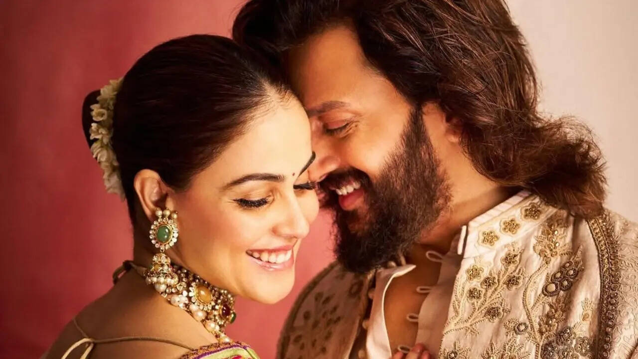 riteish-deshmukh-and-genelia-celebrate-diwali-traditions-from-latur-at