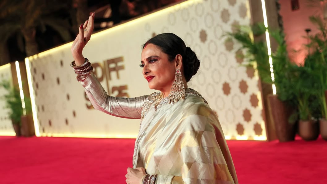 rekha-red-sea-honouree-award-umrao-jaan-legacy