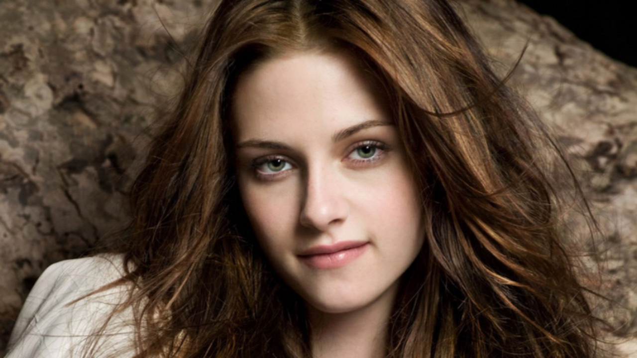 kristen-stewart-relocating-europe-trump-leadership