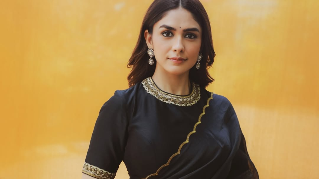 7 Times Mrunal Thakur Impressed Everyone With Traditional Attires