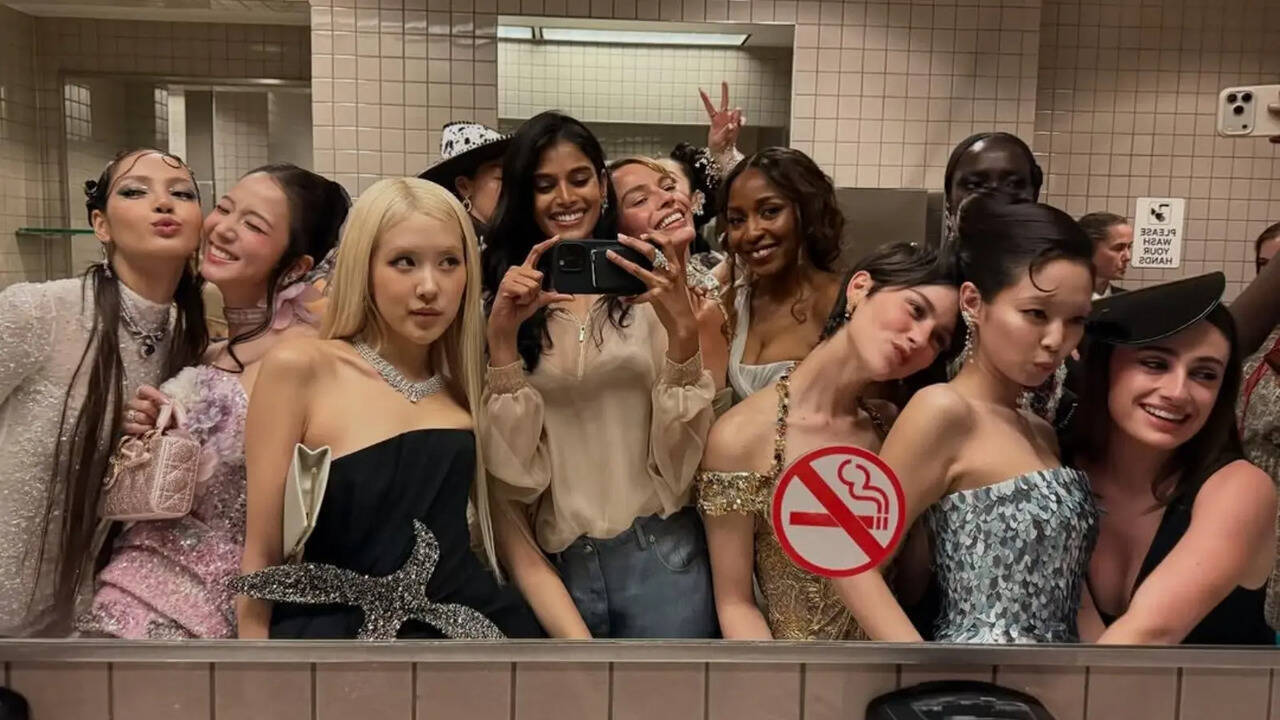 Blackpink Appears in Indian Model Bhavitha Mandava's Memorable Met Gala 2026 Mirror Selfie - All Those Who Posed | Zoom TV