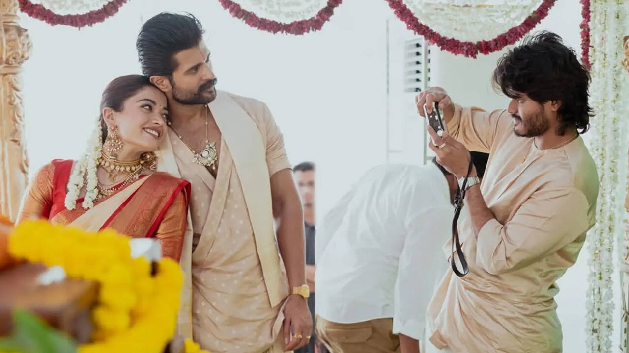 Vijay Deverakonda Celebrates Birthday with Fans and Rashmika Mandanna