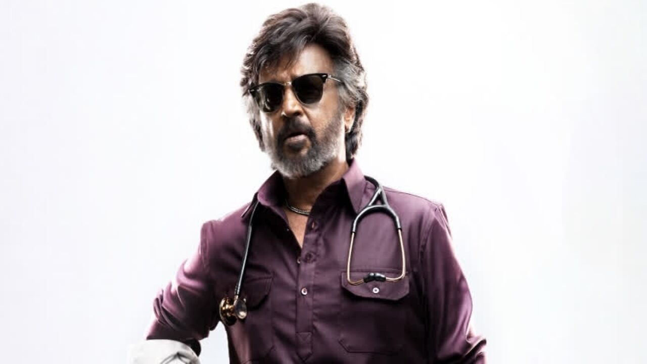 rajinikanth-arrives-by-auto-rickshaw-on-dharman-set-in-mysuru