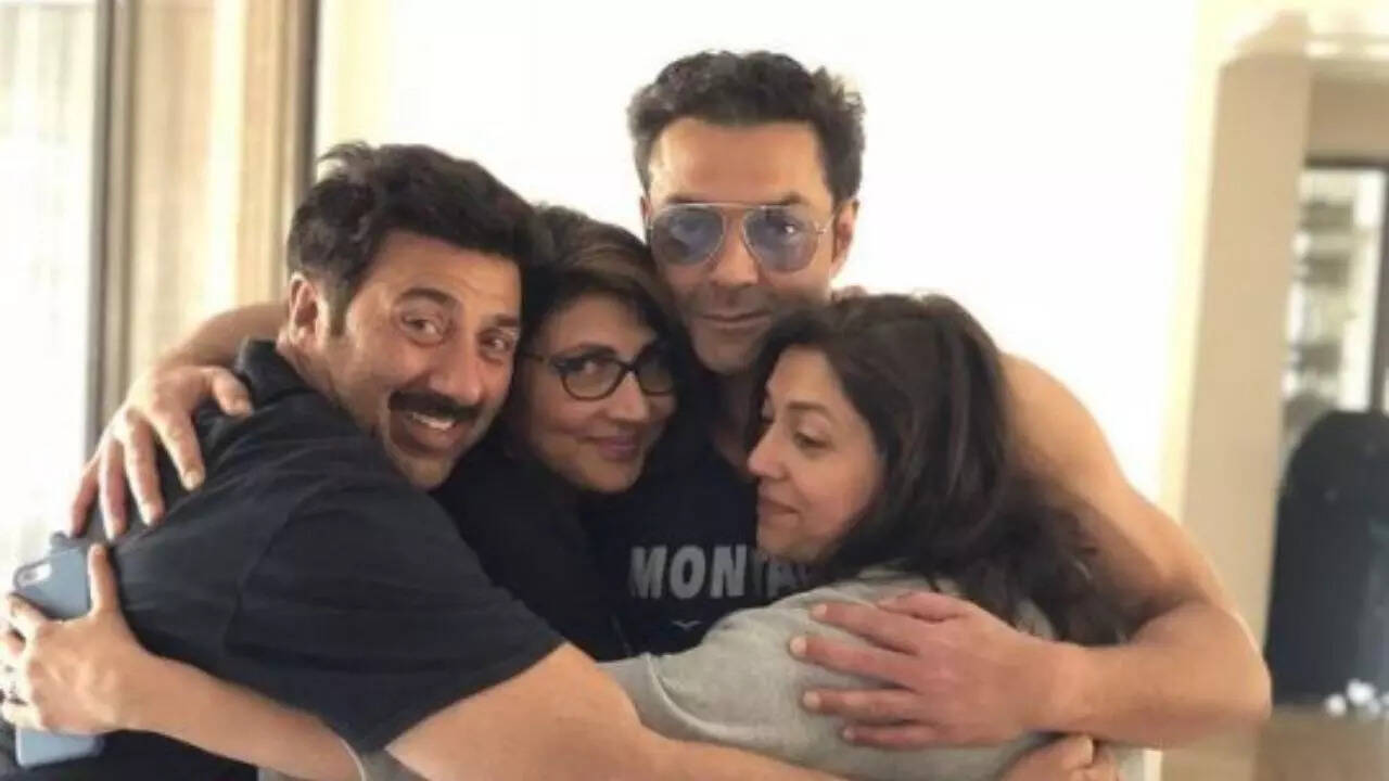 Sunny Deol with his siblings