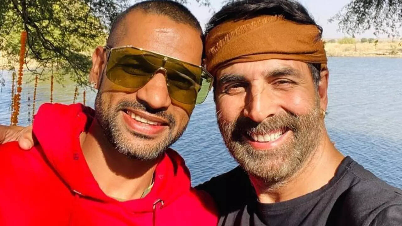 Akshay Kumar with Shikhar Dhawan