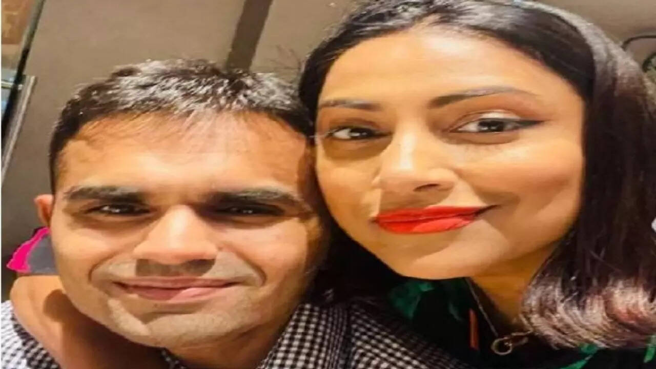 NCB Zonal Head Sameer Wankhede with wife Kranti Redkar