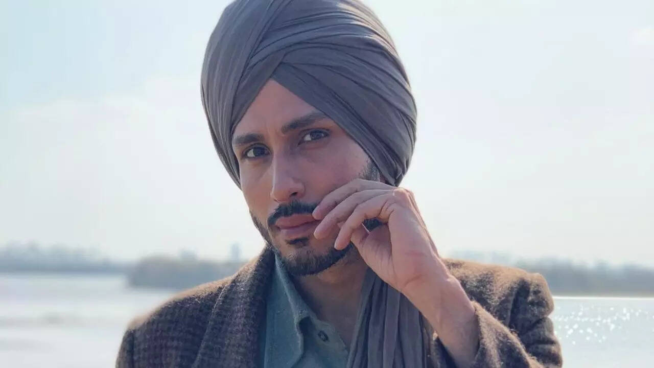 Amol Parashar as Bhagat Singh in Sardar Udham