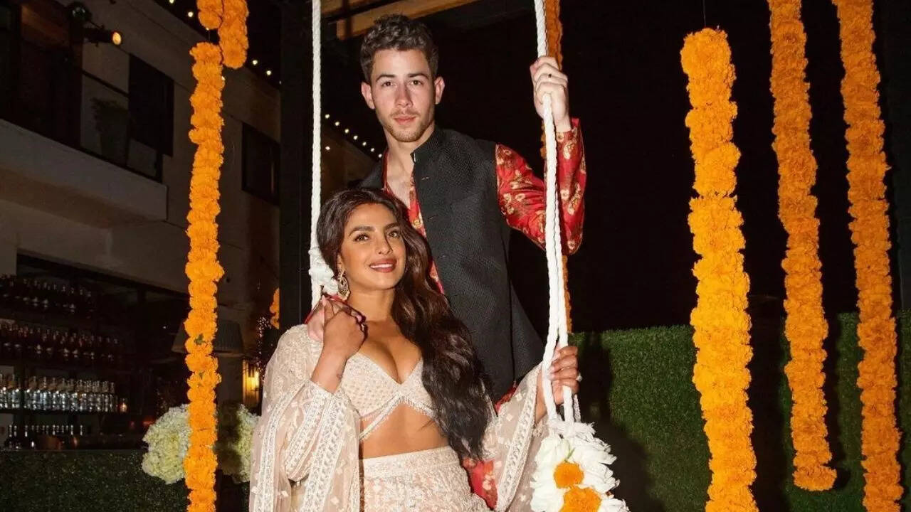 Priyanka Chopra, Nick Jonas get their wedding gathbandhan framed