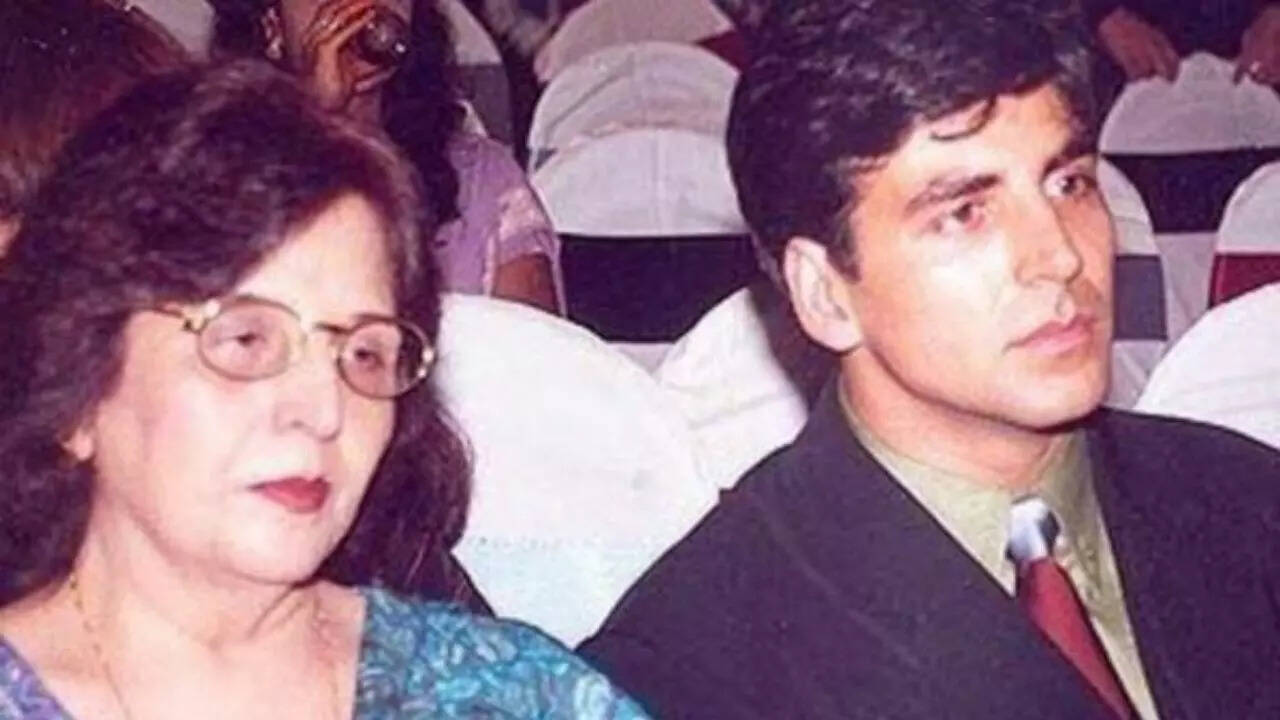 Akshay Kumar and mother Aruna Bhatia