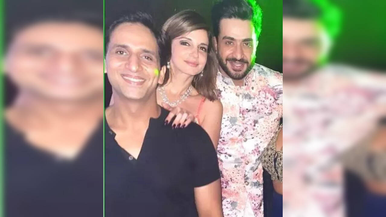 Sussanne Khan with rumoured BF Arslan, pic goes viral